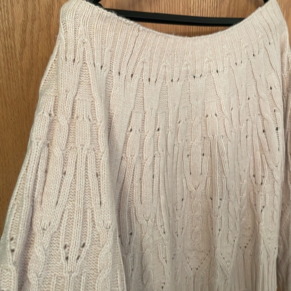 White House Black Market extra soft sweater - Picture 6 of 7